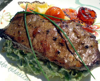 Rostbif s pečenim cherry rajčicama i povrtnom kašom :: steak with roasted cherry tomatoes and vegetable mash