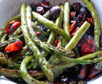 Pečene šparoge s cherry rajčicama :: Oven roasted asparagus and cherry tomatoes