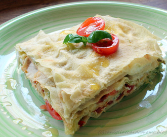 Lasagne tiepide di Carasau con pomodori, pesto e stracchino