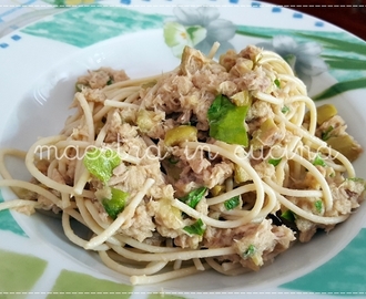 Spaghetti al limone con tonno e olive