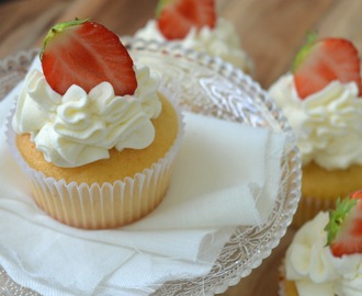 Citroencupcakes met aardbeien