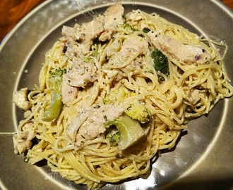 Cremoso Spaghetti con Pollo y Brocoli: