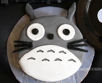 Totoro (layer cake design)