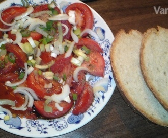 Jarný paradajkový šalát s balzamicovým octom (fotorecept)
