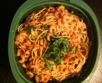 Spaghetti con gamberetti e rucola