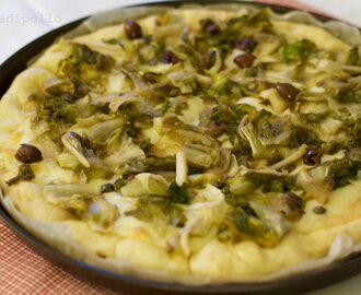 Pizza bianca di scarola con olive e capperi