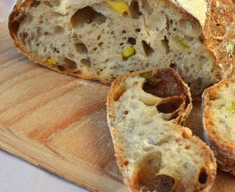 Pane a lievitazione naturale ai pistacchi e semi vari
