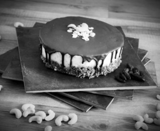 Black & White – Tonka Cashew Cheesecake in schwarz weiß