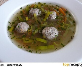 Masová polévka s pórkem a játrovými knedlíčky