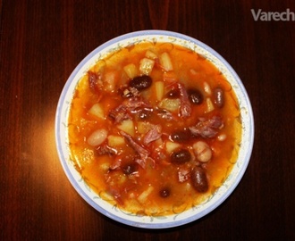 Fazuľová polievka so zemiakmi a údeným mäsom (fotorecept)