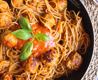 Espaguetis proteicos con albóndigas de pollo y pavo