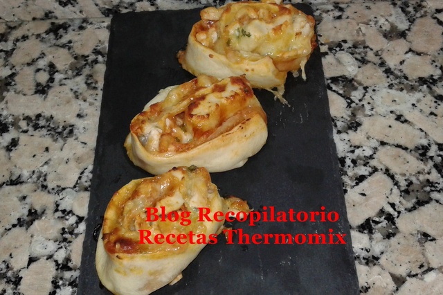 Caracolas de pizza con pollo a la barbacoa thermomix