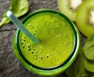 Green smoothie med kiwi och spenat