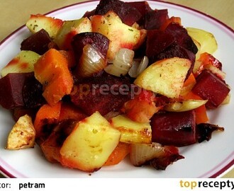 Pečená zelenina s červenou řepou a jablky