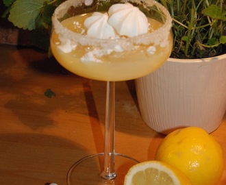 Lemon merengue pie cocktail