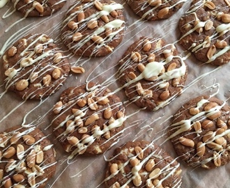 Pflaumen-Erdnuss-Cookies mit weißer Schokolade #Backpflaume