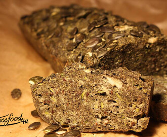 Paleo Superfood Brot mit Moringa