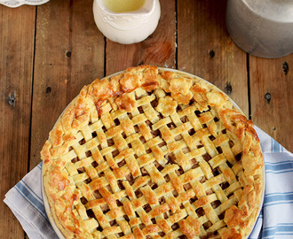 Apple Pie mit knuspriger Gitterdecke & Vanillesauce