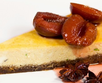 VIDEORECEPT: Perníkový cheesecake so slivkovou omáčkou (jeden z najlepších, aké som kedy jedla)