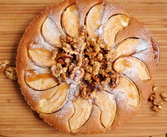 jablkový koláč s orechmi / apple pie with walnuts