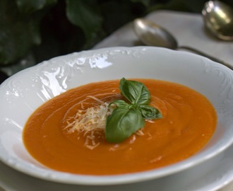 Zupa krem z pieczonej dyni i pomidorów