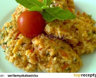Rýže  v rajčatové omáčce se zeleninou,  uzeným masem  a mátou