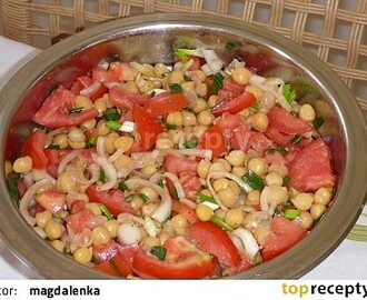 Salát z cizrny a hummus