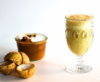 Golden Milk Shake mit Mango und Maracuja