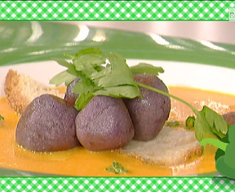 Crema di zucca con gnocchi di patate viola