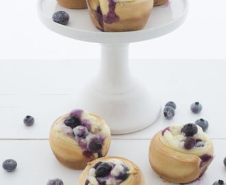Blueberry cheese cake rolls