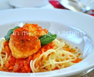 Spaghetti z drobiowymi pulpetami