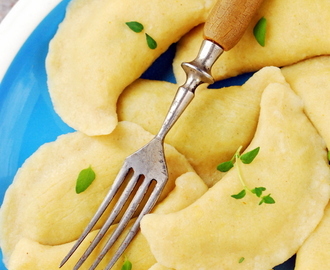 Pierogi zaparzane z fetą i szpinakiem / Dumplings with feta cheese and spinach