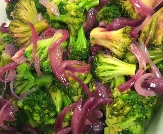 Veckans vegetariska - Rostad broccoli med karamelliserad röd lök