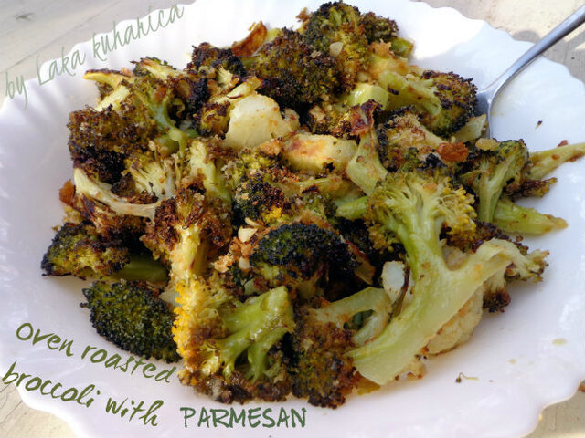 Pečena brokula s parmezanom :: Oven roasted broccoli with Parmesan