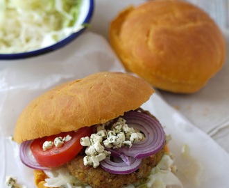 Veggie-Burger nach griechischer Art mit Krautsalat {Burger Time}   {Dieser Beitrag enthält Werbung}