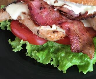 Kycklingfilé/bacon smörgås