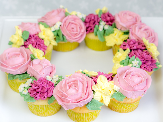 Buttercremeblumen Cupcakes mit der Kenwood Chef Sense + Gewinnspiel {Werbung*} {Video}