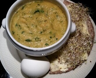 Morotssoppa med linser och spenat
