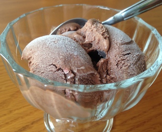 Candied Bacon Chip Chocolate Ice Cream
