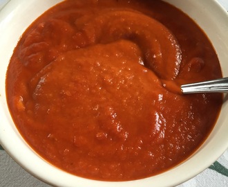 Smakrik och kryddig tomatsås/ketchup - god till hamburgare och allt grillat