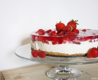 Erfrischende Erdbeer-Joghurt-Torte