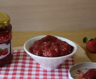 Μαρμελάδα φράουλα χωρίς ζάχαρη, έτοιμη σε 10 λεπτά, από την Ευαγγελία Βλασσοπούλου και  το healthy-and-delicious-recipes.blogspot.gr!