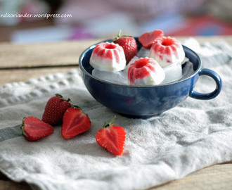 Der Blickfang an heißen Tagen: Eisgugls mit fruchtiger Erdbeerhaube