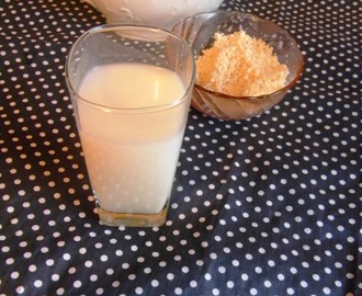 Domowe mleko migdałowe