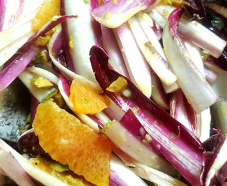 Ricetta vegan: radicchio di Treviso tardivo, pistacchi sbriciolati, arancia e dressing alla senape