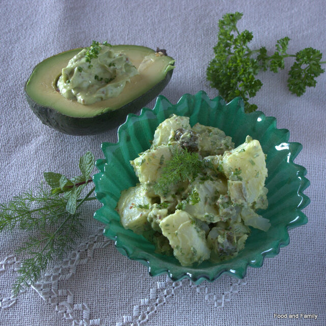 Potato salad with creamy avo-nnaise dressing