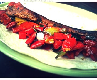 Jamieho 15ti minutový falafel s grilovanými paprikami a rajčatovou salsou