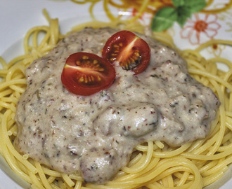 Vegane Spaghetti Carbonara mit Cashew-Käsesauce und Rauchmandeln (glutenfrei)