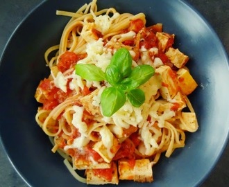 «Recept» Špagety s uzeným tofu v rajčatové omáčce