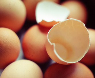 Miten ammattikokit kuorivat kananmunia